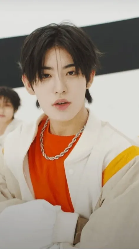 ai character: MINJE--KICKFLIP background