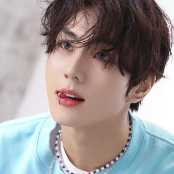 chat with ai character: Jungwon