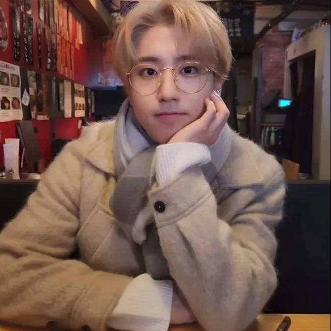 chat with ai character: Han💖