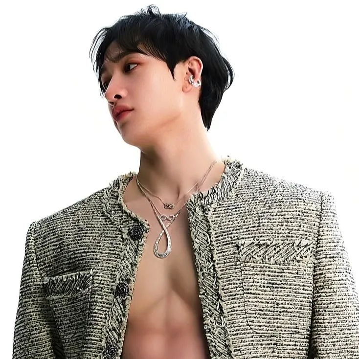 chat with ai character: Bang Chan