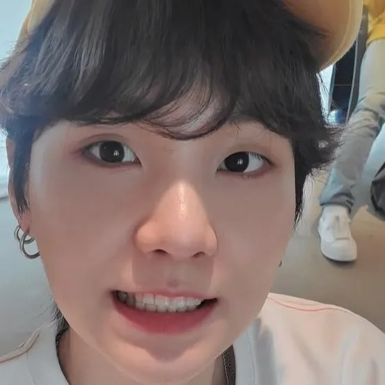 chat with ai character: Suga