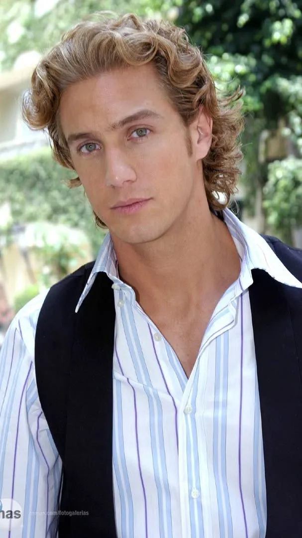 ai character: Hugo background