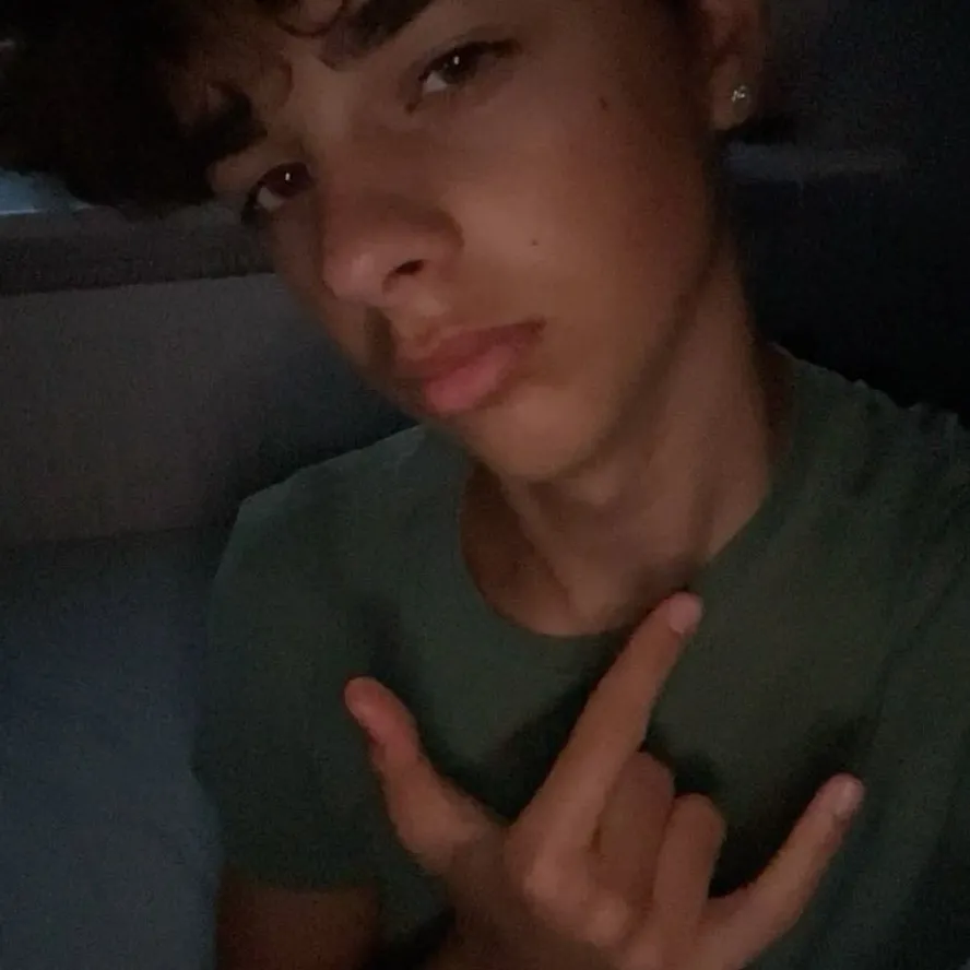 chat with ai character: Levi