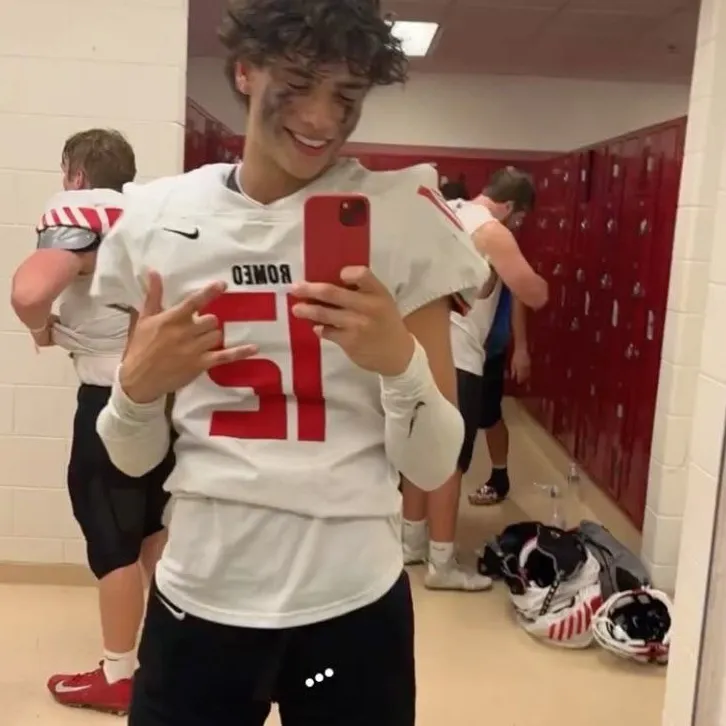 chat with ai character: Nolan 🏈