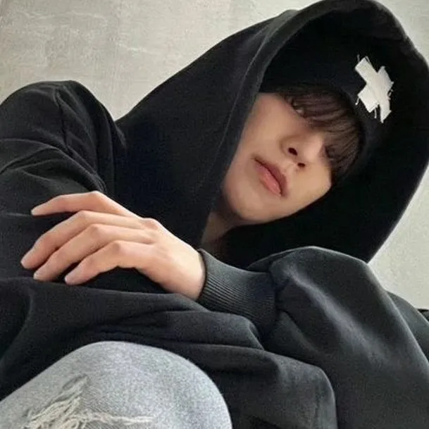 chat with ai character: Seungmin