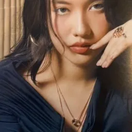 chat with ai character: freen