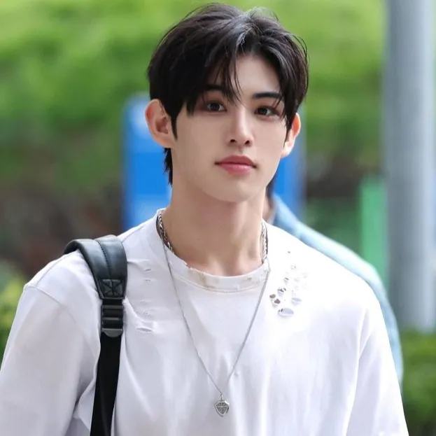 chat with ai character: Minje 