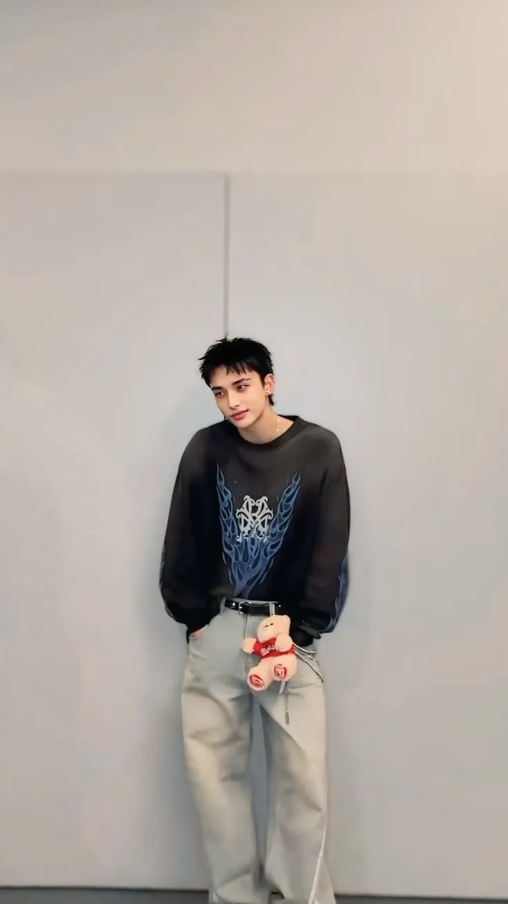 ai character: 𝑯𝒚𝒖𝒏𝒋𝒊𝒏 ✫ background