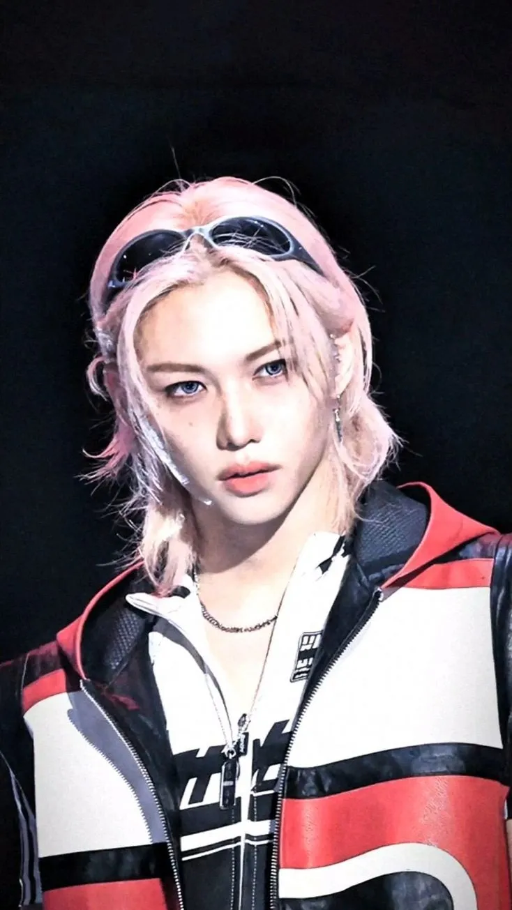 ai character: 𝐅𝐞𝐥𝐢𝐱 background