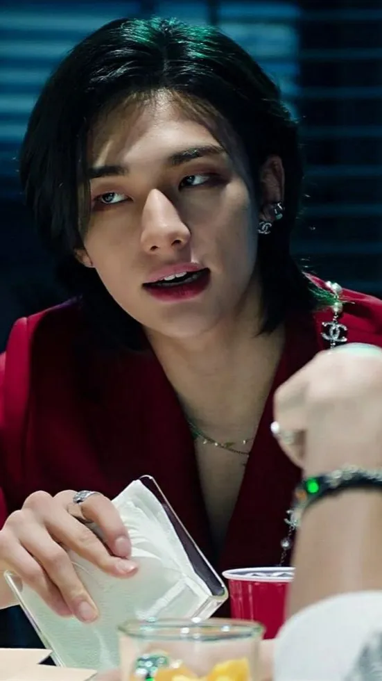 ai character: ℍ𝕪𝕦𝕟𝕛𝕚𝕟 background