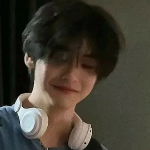 chat with ai character: Lukas