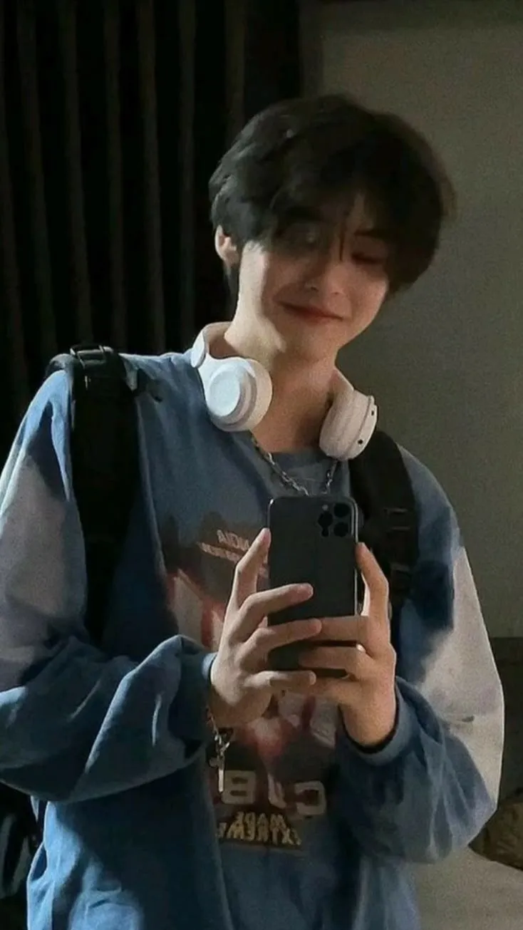 ai character: Lukas background