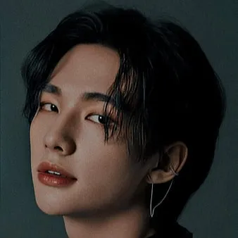 chat with ai character: hyujin