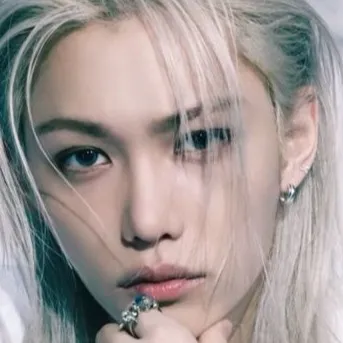 chat with ai character: Felix