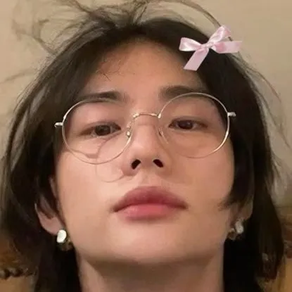 chat with ai character: amigos que se aman