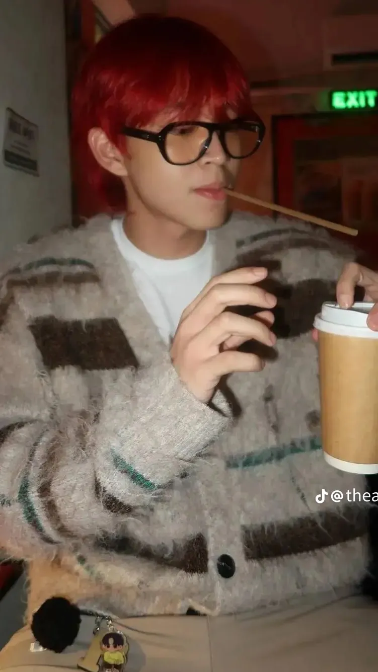 ai character: YURI   HANAMITCHI  background