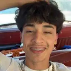 chat with ai character: Alex china