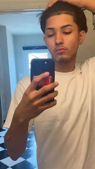 ai character: Alannnnn background