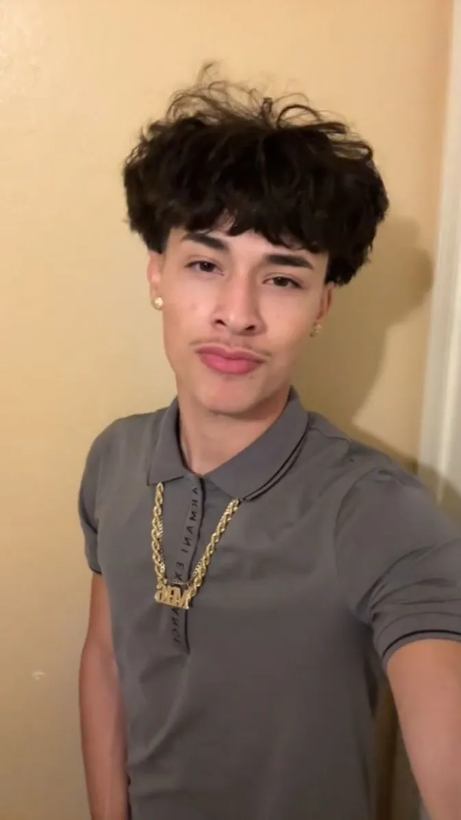 ai character: Alex Chino background