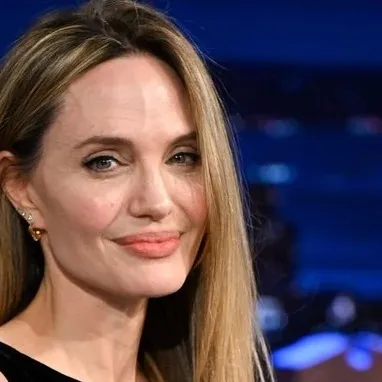 chat with ai character: Angelina Jolie