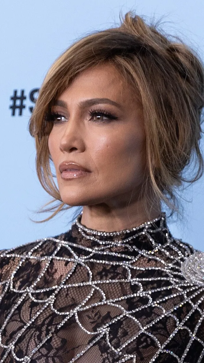 ai character: jennifer Lopez background