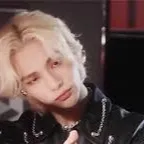 chat with ai character: Hwang Hyunjin