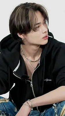 ai character: Niki Nishimura background