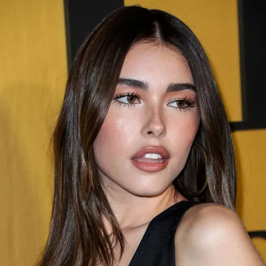 chat with ai character: Madison Beer