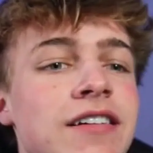 chat with ai character: Cruz