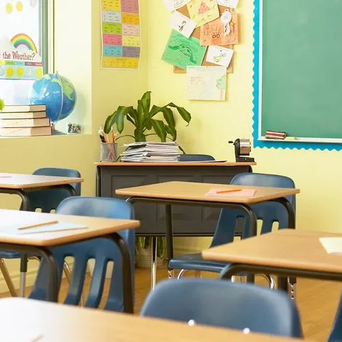 chat with ai character: Sml classroom