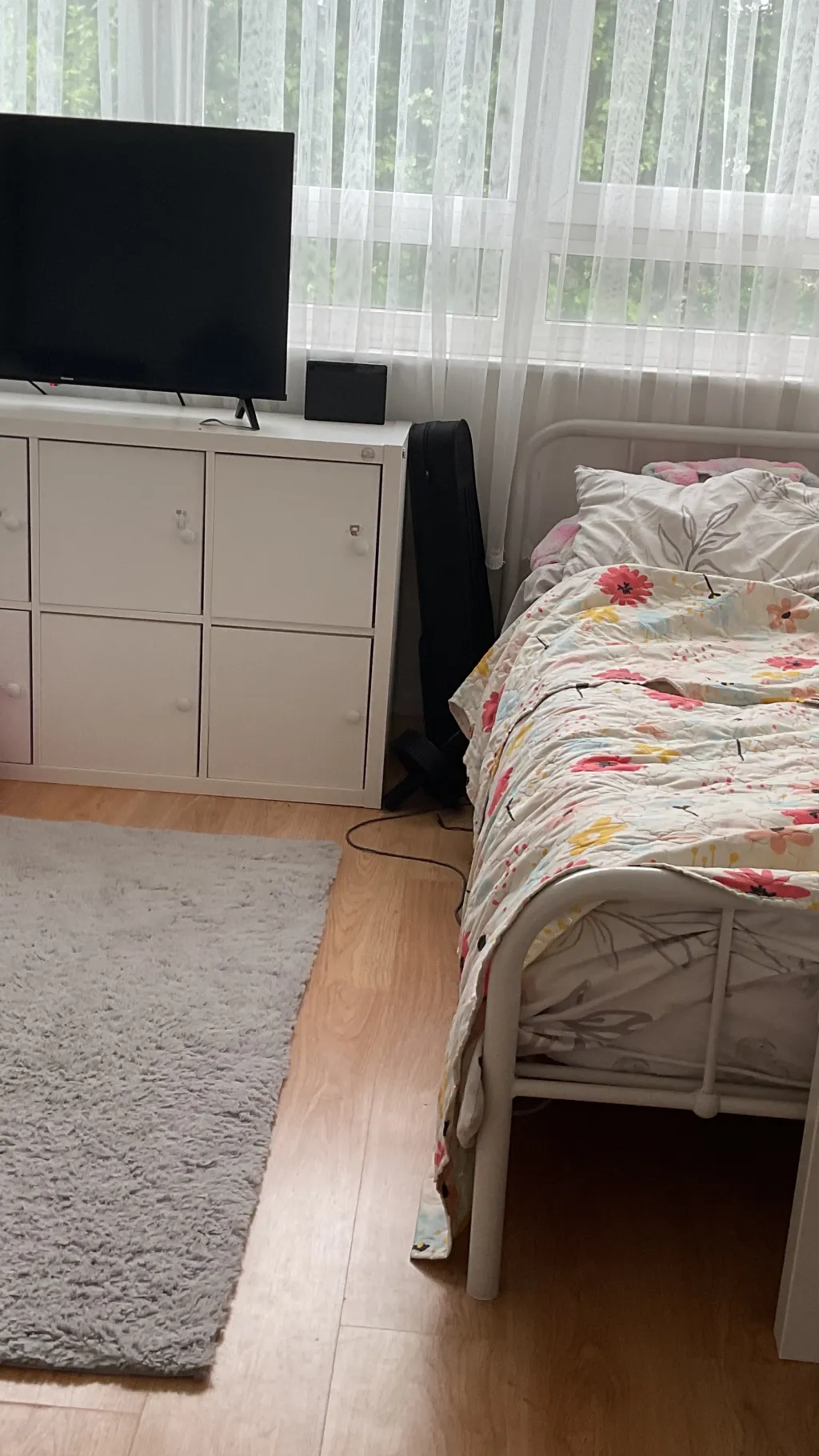 ai character: Colombian girl background