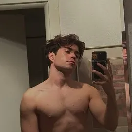 chat with ai character: Benji Krol