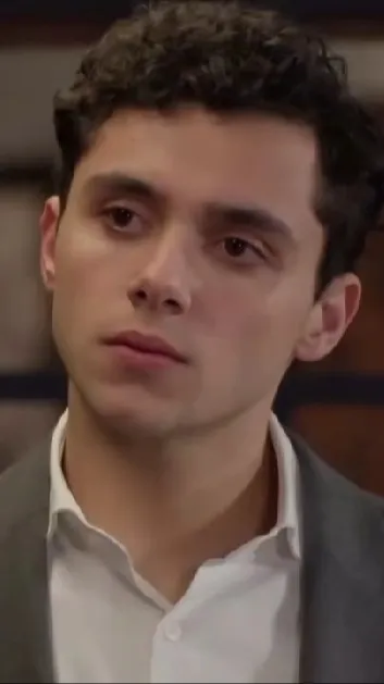 ai character: Bernardo Novais background