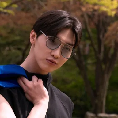 chat with ai character: Minho(XO, Kitty)