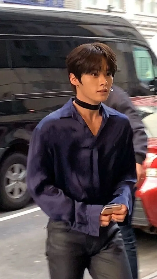 ai character: Lee Minho background