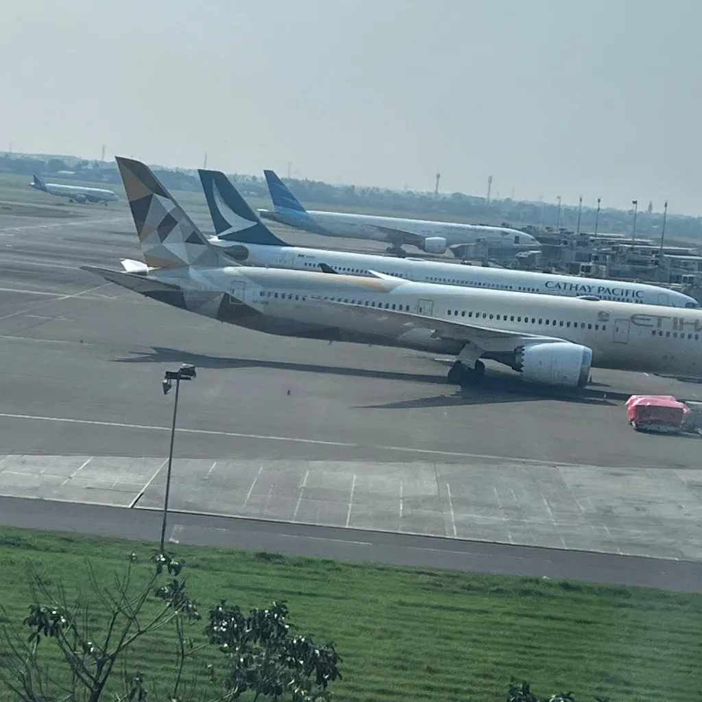 chat with ai character: Shooter Airplanes!