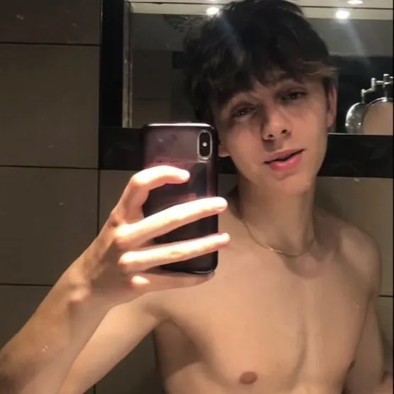 chat with ai character: Cooper