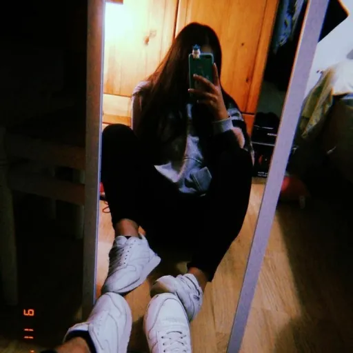 creator kiara  "I"'s avatar