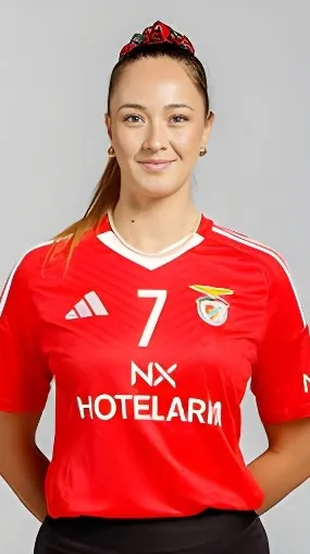 ai character: Cansu Çetin background