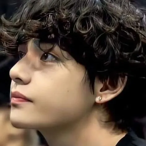 chat with ai character: Taehyung (BF)