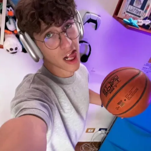 creator aml leutum's avatar