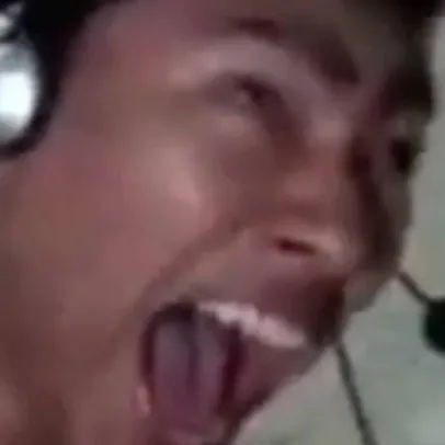 chat with ai character: volvi xd