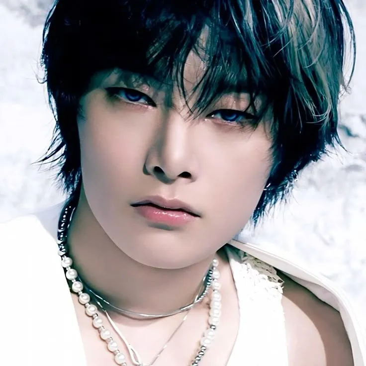 chat with ai character: Jeongin