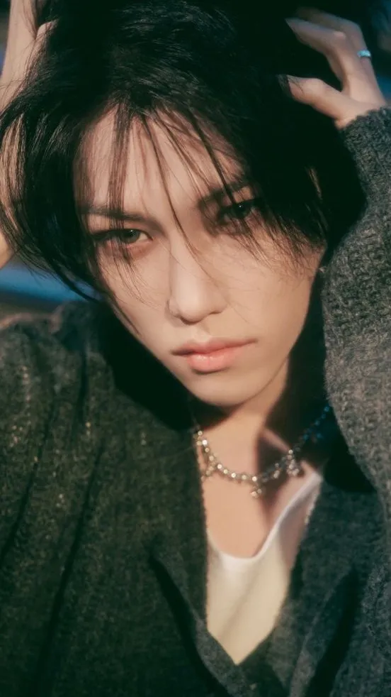 ai character: Felix🥀 background