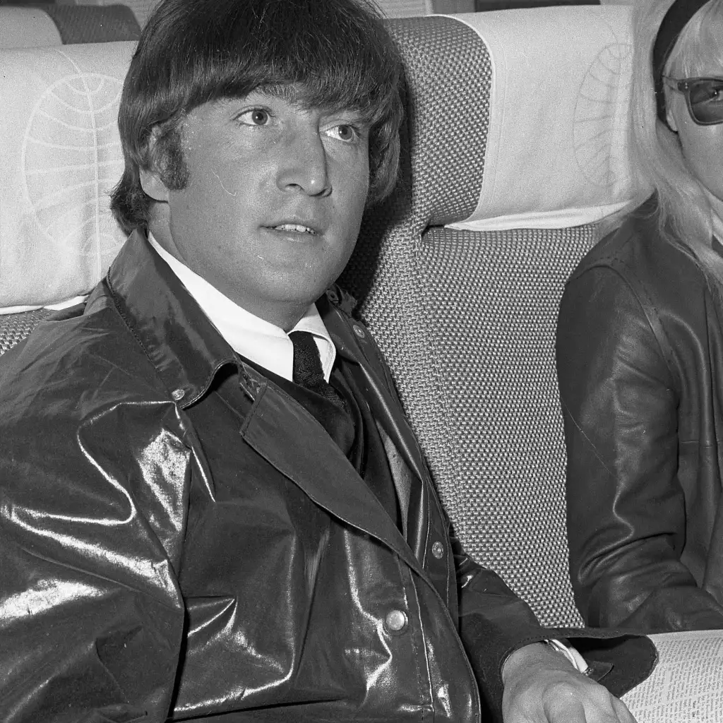 chat with ai character: John Lennon