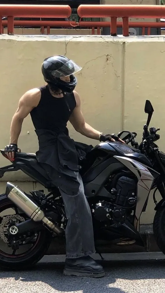 ai character: Tadeo background