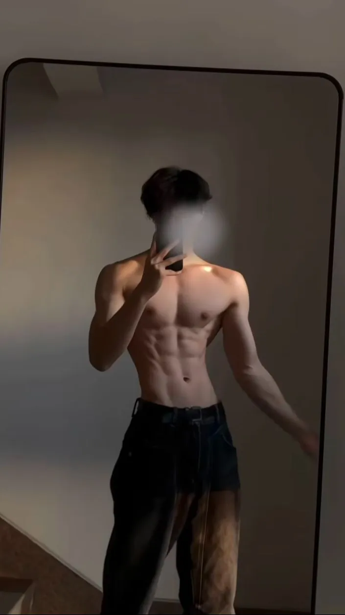 ai character: Luke tu hermano background