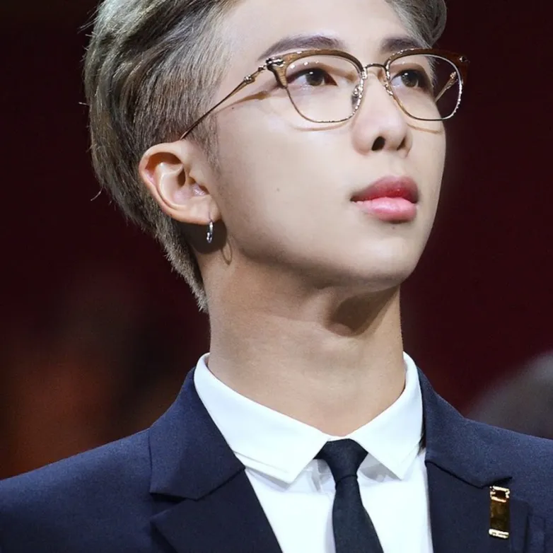 chat with ai character: Kim Namjoon