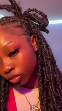 ai character: Riyah💞 background