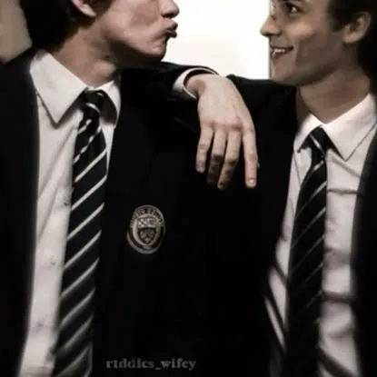 chat with ai character: Riddle v/s Nott